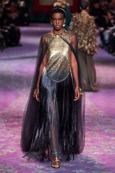 Look 77